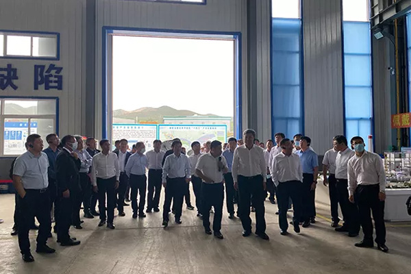 內(nèi)蒙古自治區(qū)黨委常委、通遼市委書記孟憲東攜考察團(tuán)到一諾環(huán)境考察指導(dǎo)